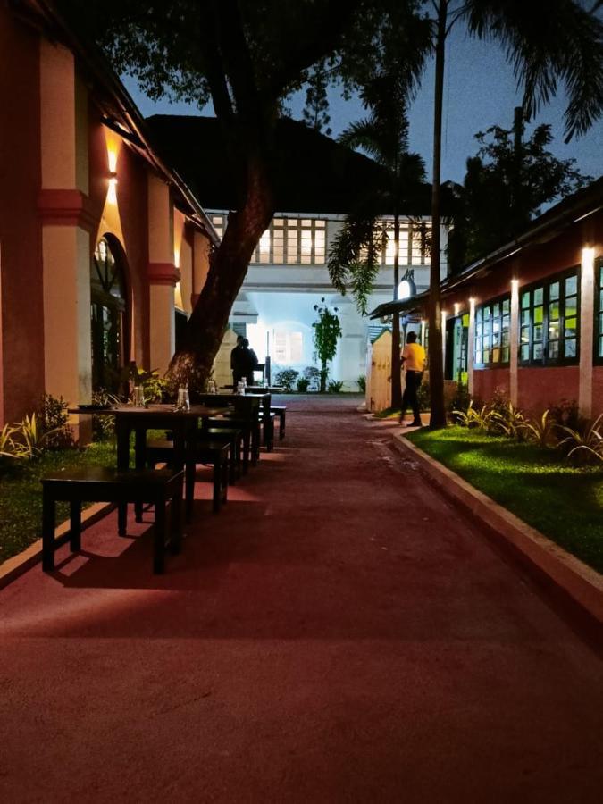 Bed and Breakfast Elphinstone Residency Коччи Экстерьер фото