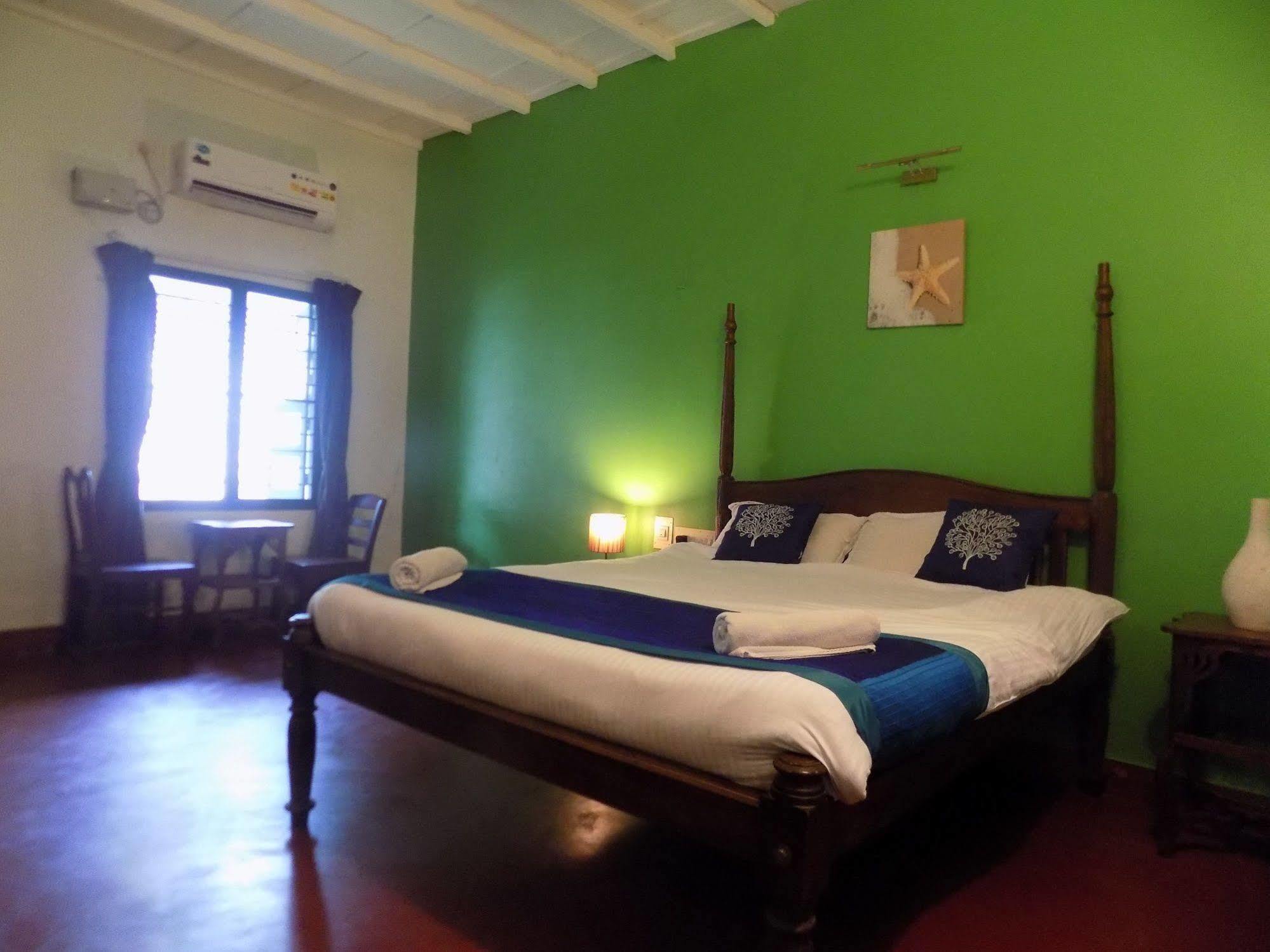 Bed and Breakfast Elphinstone Residency Коччи Экстерьер фото