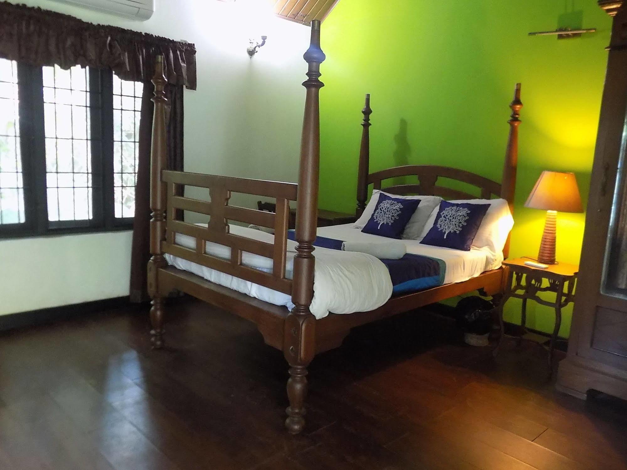 Bed and Breakfast Elphinstone Residency Коччи Экстерьер фото